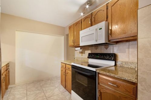 2075 24 Cir, Boynton Beach FL 33426-6578 exterior