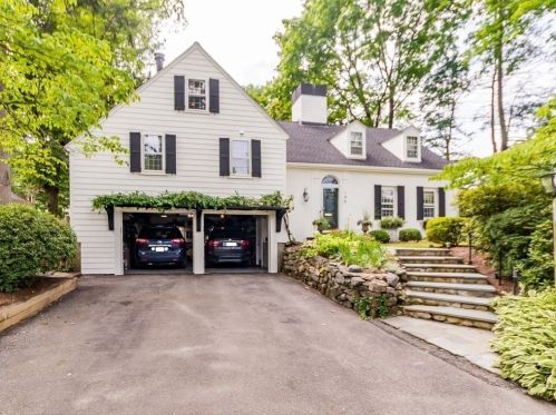 146 Arnold Rd, Newton MA 02459-3046 exterior