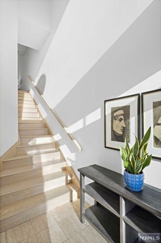 311 Nelson Ct, Edgewater NJ  07020-1618 exterior