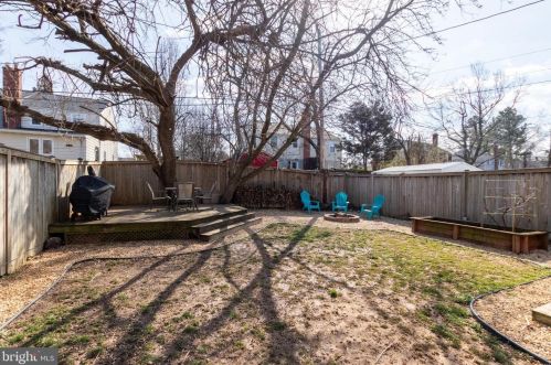 5947 Monticello Rd, Alexandria VA 22303-2218 exterior