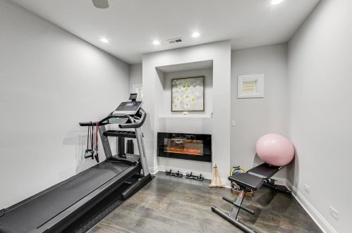 3013 Honore St, Chicago IL 60657-2000 exterior