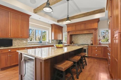 163 Branchville Rd, Ridgefield CT 06877-5116 exterior