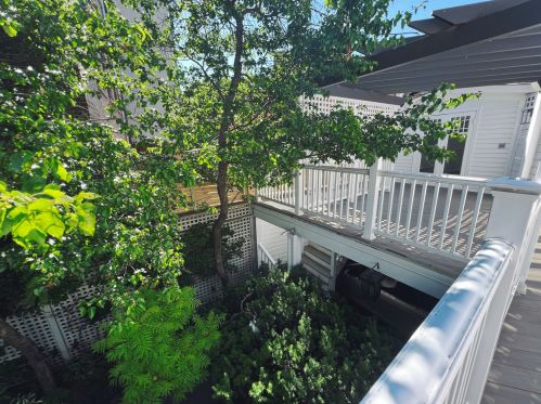 629 Belden Ave, Chicago IL  60614-3305 exterior