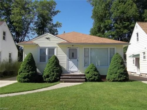 2622 Ingleside Dr, Cleveland OH  44134-2916 exterior