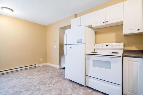 88 Church St, Enfield CT 06082-3332 exterior