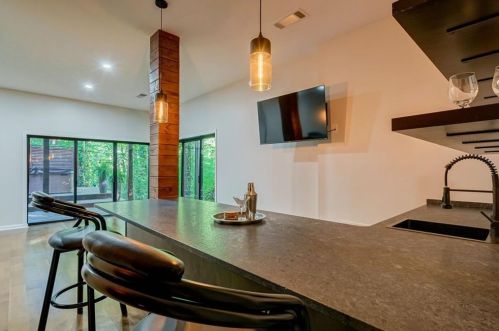 620 Colebrook Ct, Atlanta GA  30327-4710 exterior