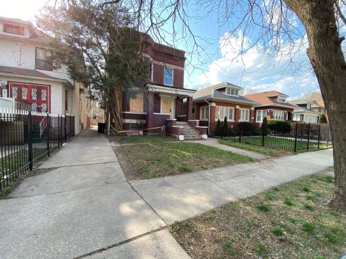 7838 Saginaw Ave, Chicago, IL 60649-5222