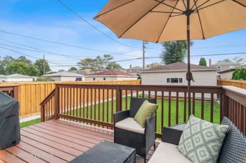 6231 Hamlin Ave, Chicago IL 60803-6241 exterior