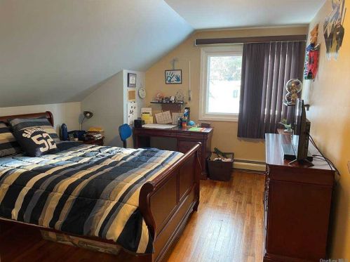 3 Maria Ct, Huntington Station NY 11746-2719 exterior