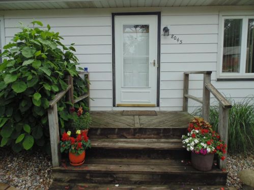 8045 Oak Ave, Gary, IN 46403-1370