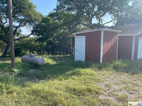 2004 Cedar Hill Dr, Spring Branch, TX 78070-6803