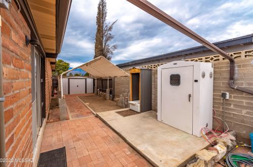 8532 Calle Bolivar, Tucson AZ  85715-5409 exterior