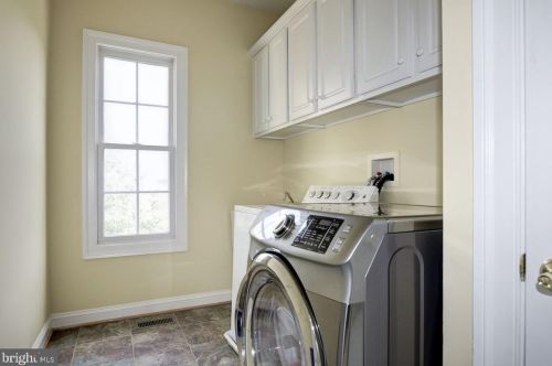 204 Deep Trail Ln, Rockville MD  20850-7753 exterior