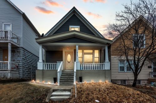 2705 10th St, Milwaukee, WI 53215-3916