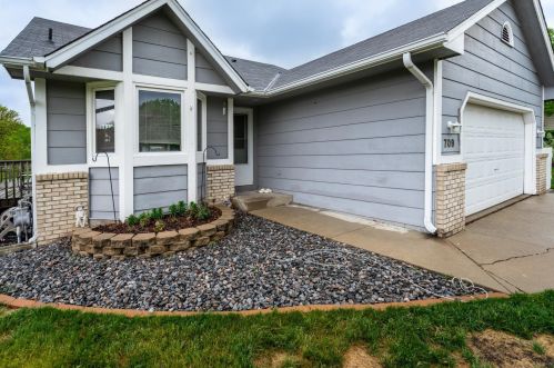 709 Koehnen Dr, Chaska, MN 55318-2515