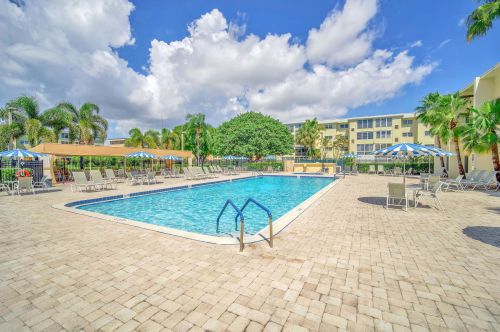 300 26th Ave, Boynton Beach FL 33435-2063 exterior