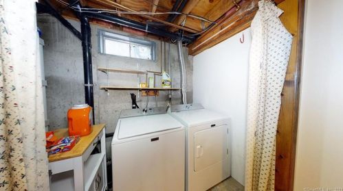 28 Celtic Ct, Enfield CT 06082-5777 exterior