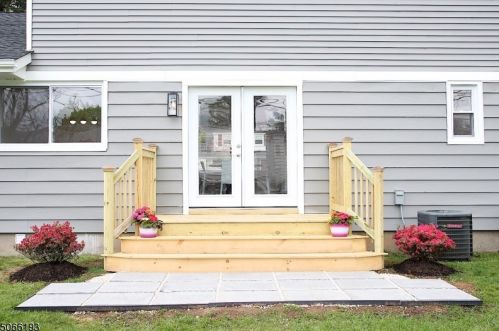 15 Carlton Dr, Montclair NJ  07043-2603 exterior