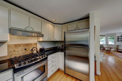 243 Transit St, Providence RI 02906-1023 exterior