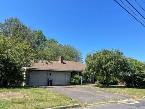 165 Batterson Dr, New Britain, CT 06053-1066