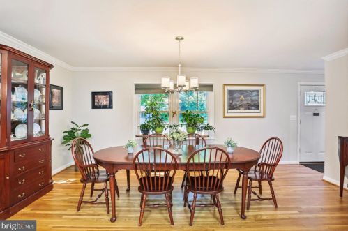 18052 Ml Crk Dr, Rockville MD 20855-1000 exterior