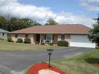 34 Forest Glen Dr, Scranton, PA 18504-1084