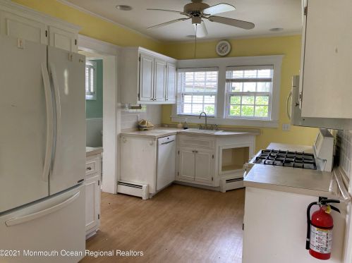 562 Edgemere Dr, Red Bank NJ  07711 exterior