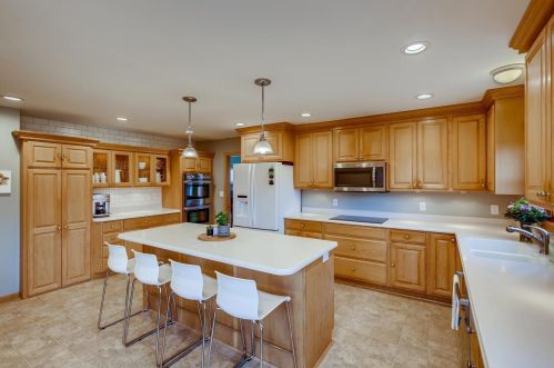 1441 Brk Ave, Saint Paul MN 55109-2012 exterior