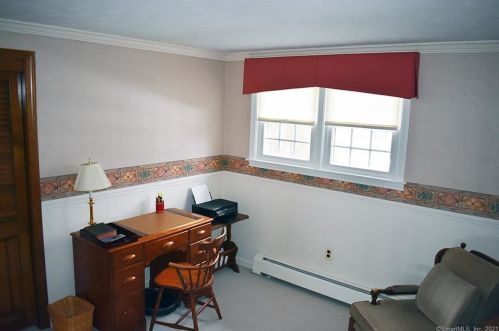 7 Orbit Dr, Enfield CT 06082-5528 exterior