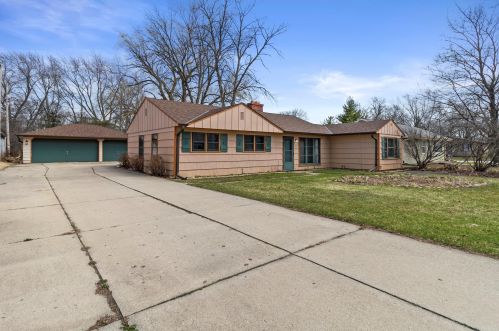 4512 101st St, Milwaukee, WI 53225-4613