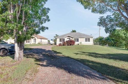 4558 20 St, Naples FL 34120-0464 exterior
