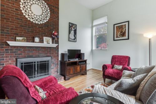 9208 Frst Hvn Dr, Alexandria VA 22309-3216 exterior