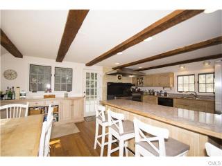 6 Meadow Rd, Westport CT  06880-3011 exterior