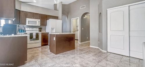 8948 Marci Lynne Way, Tucson AZ  85747-5624 exterior