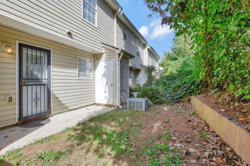 5719 Windfall Ln, Lithonia GA 30058-2626 exterior