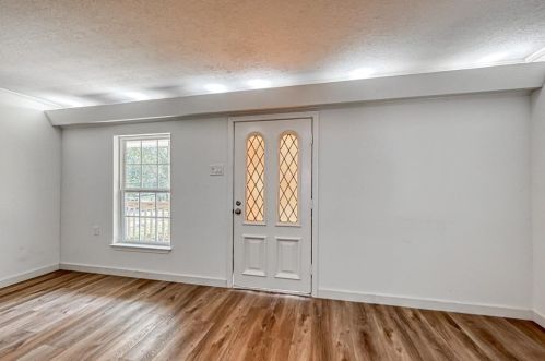 1573 Pine Lake Cir, Montgomery TX  77316-2757 exterior