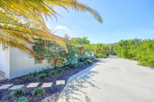 300 Country Clb Dr, Naples FL 34110-1144 exterior