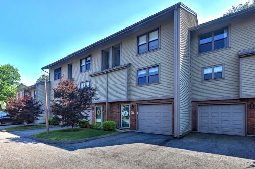 34 Metacomet Dr, Meriden, CT 06450-3575