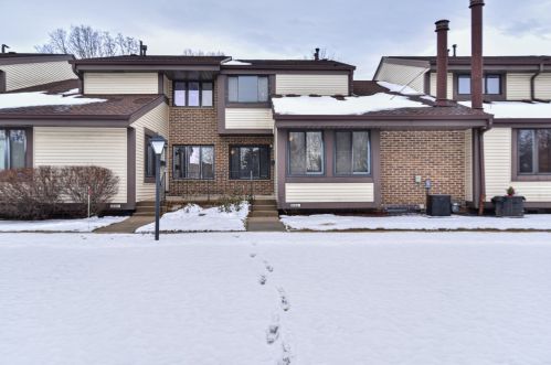 4906 19th St, Milwaukee, WI 53221-5759