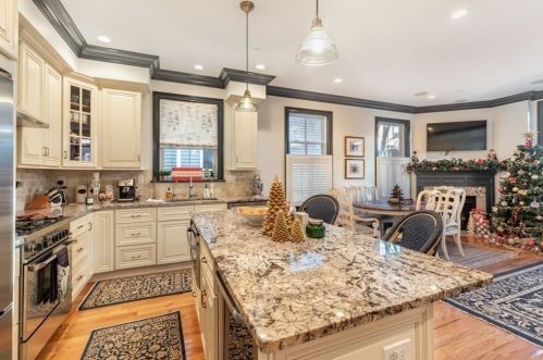 615 6th St, Boston, MA 02127-3129