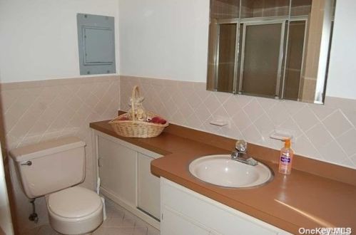 2 Chongo Pl, Huntington Station NY 11746-6606 exterior