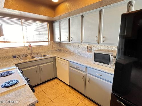 8204 32nd Ave, Phoenix AZ  85051-6022 exterior