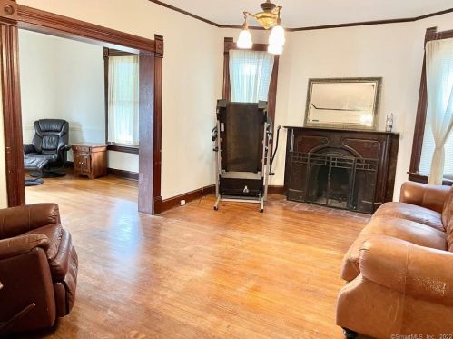 5 Franklin St, Enfield CT 06082-3608 exterior