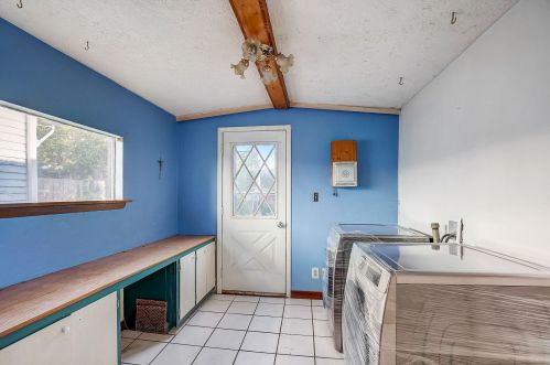 919 Land Pl, Milwaukee WI 53202-1536 exterior