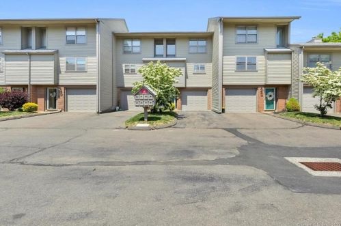 246 Metacomet Dr, Meriden CT  06450-3580 exterior