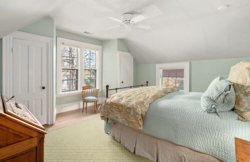 120 Pleasant St, Newton MA 02459-1810 exterior