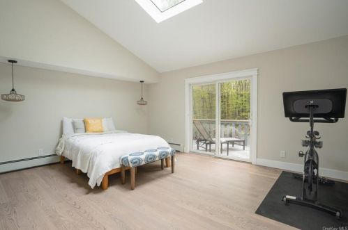 451 Storms Rd, Valley Cottage NY 10989-1215 exterior