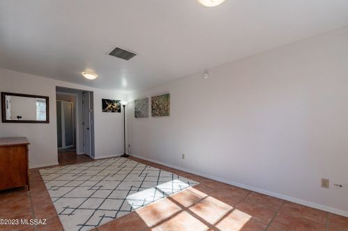 2221 2 St, Tucson AZ 85711-1058 exterior