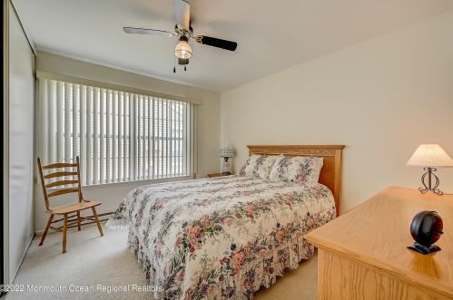 28 Greenwich Ave, Lakehurst NJ 08759-6660 exterior