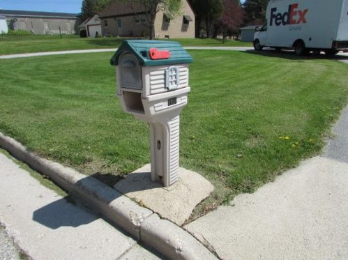 1107 Viebahn St, Manitowoc WI 54220-6502 exterior